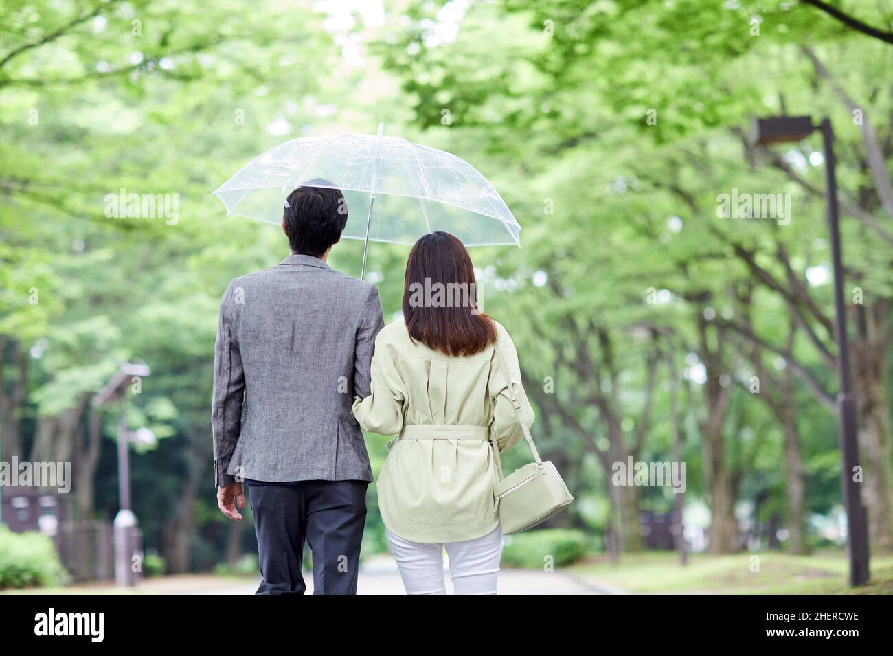 Back view couple walking arms hi-res stock photography and images - Alamy