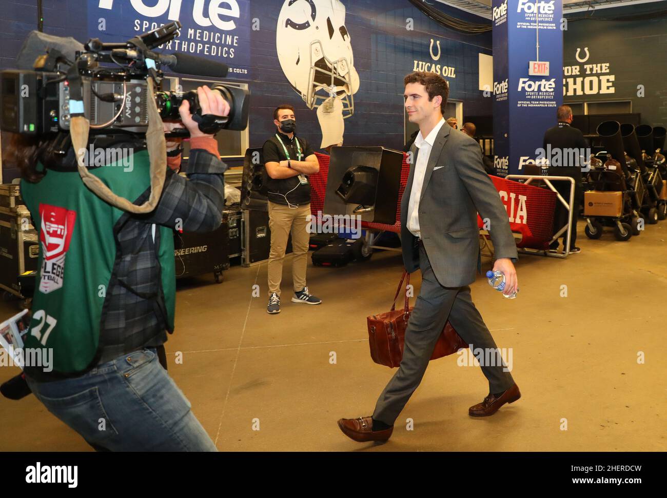 Bulldogs quarterback Stetson (13) arrives before the