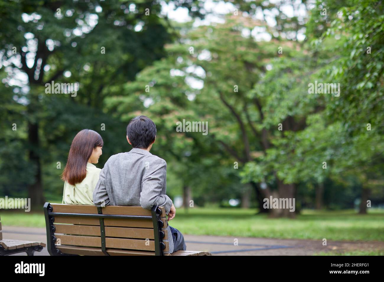 Japanese Couple Sitting On A Bench Stock Photo - Alamy
