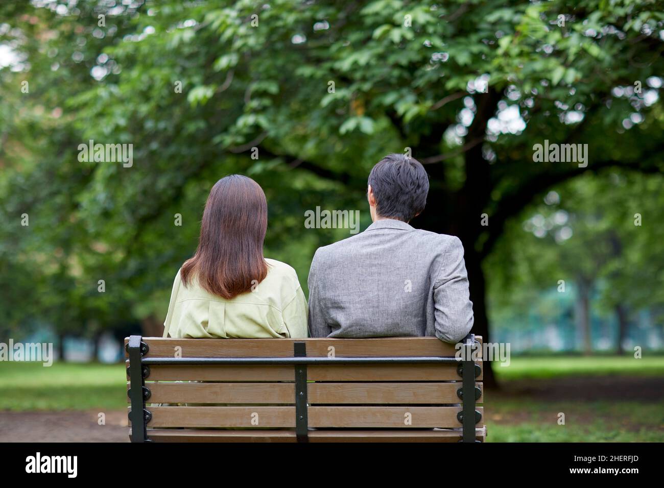 Japanese Couple Sitting On A Bench Stock Photo - Alamy