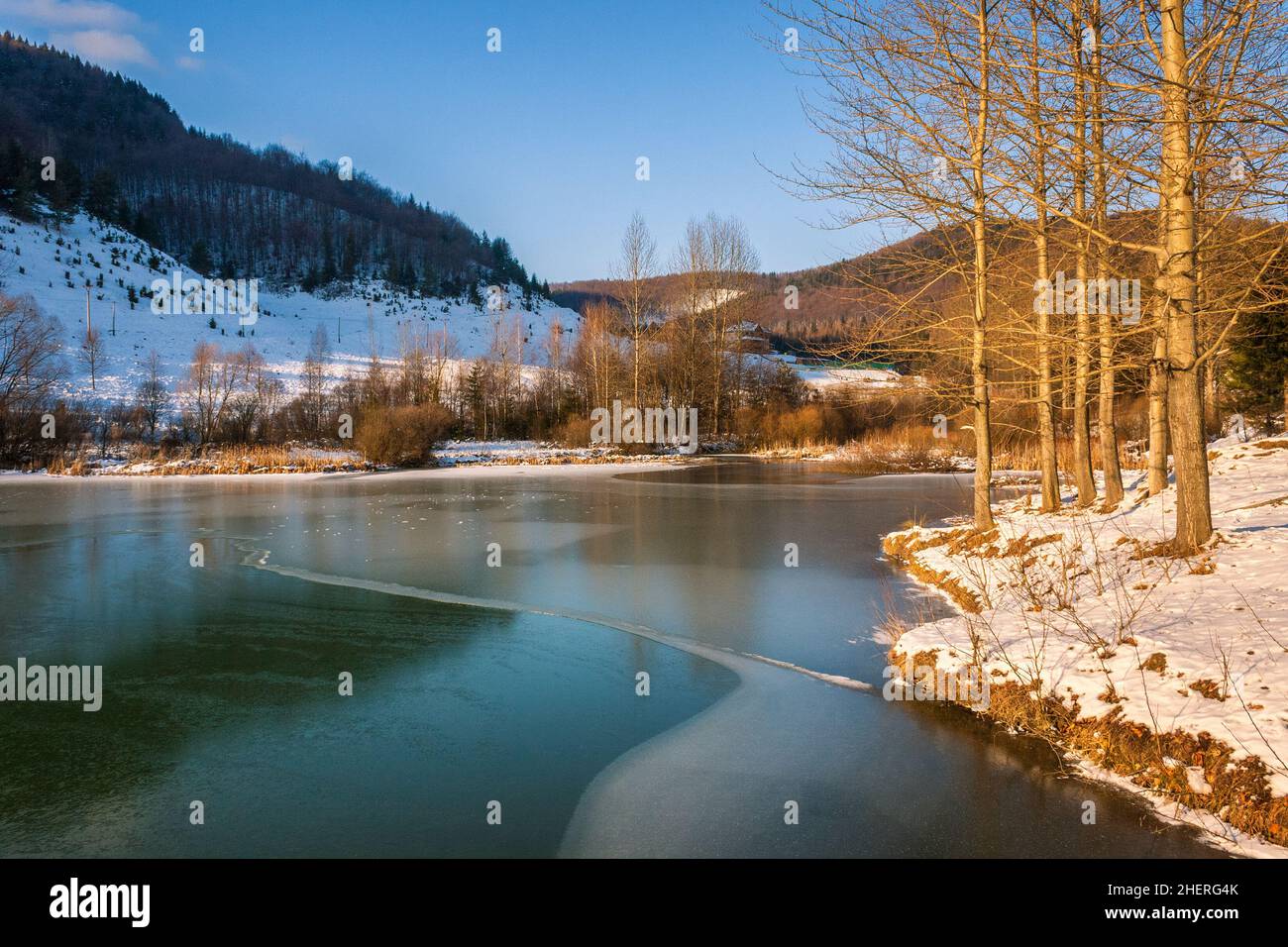 Hoar frost frozen lake hi-res stock photography and images - Alamy