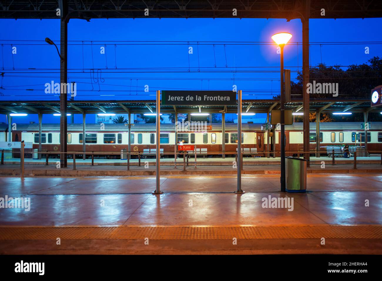 Al-Andalus luxury train stoped at platform railway in Jerez ce la Frontera train station. This train travell around Andalusia Spain.  The Al Andalus t Stock Photo