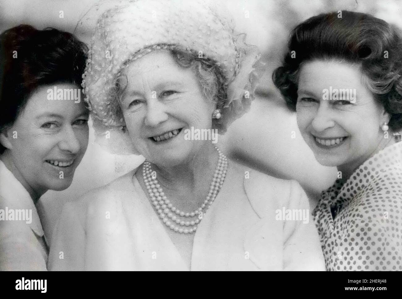 London, England, UK. 4th Aug, 1980. The QUEEN MOTHER, center, celebrates her 80th Birthday on August 4th. She is pictured at the Royal Lodge, Windsor, with her two daughters, Her Majesty QUEEN ELIZABETH II, right, and HRH PRINCESS MARGARET, left. The Queen Mother is wearing a pastel linen dress with matching hat, the Queen a spotted dress with soft bow at the neck, and Princess Margaret a classic white dress. Credit: Keystone Press Agency/ZUMA Wire/Alamy Live News Stock Photo