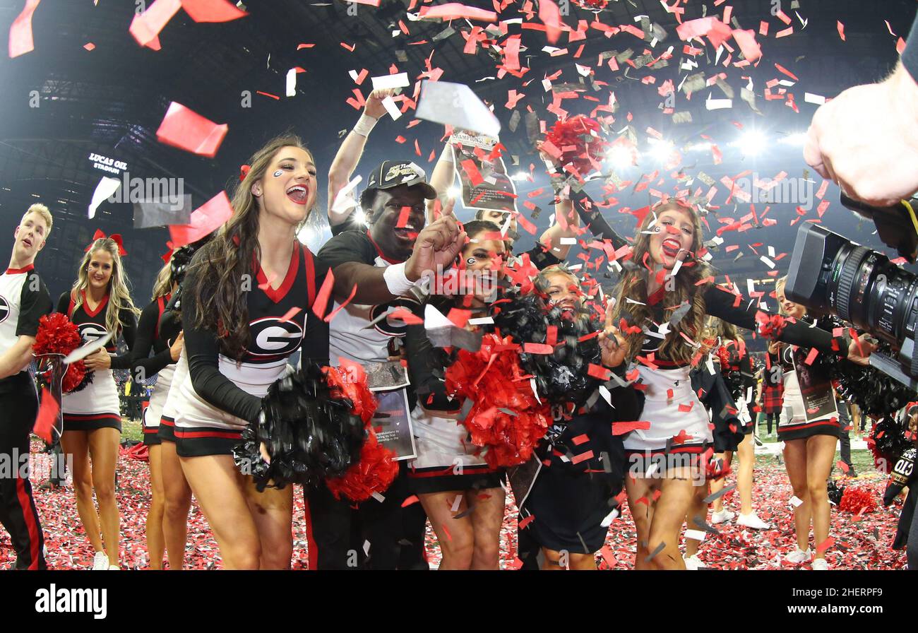 Bulldogs cheerleaders celebrate winning the 2022 CFP college