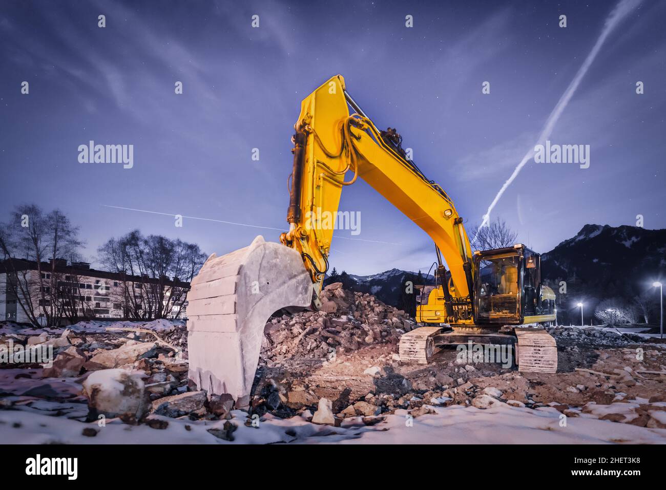 Demolition of huge structure hi-res stock photography and images - Alamy