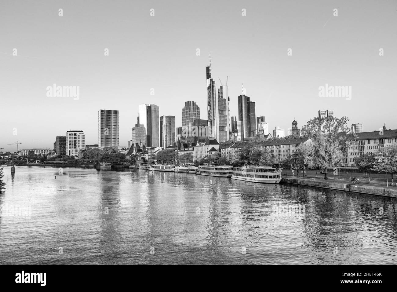 Frankfurt skyline in black and white hi-res stock photography and ...