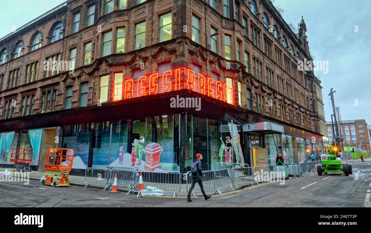 Glasgow, Scotland, UK  12th January, 2022.New Batgirl film set latest as the road closures are in place and the sets om parnie street and glasgow cross get completion as the snow is being laid for the christmas scene . Credit  Gerard Ferry/Alamy Live News Stock Photo