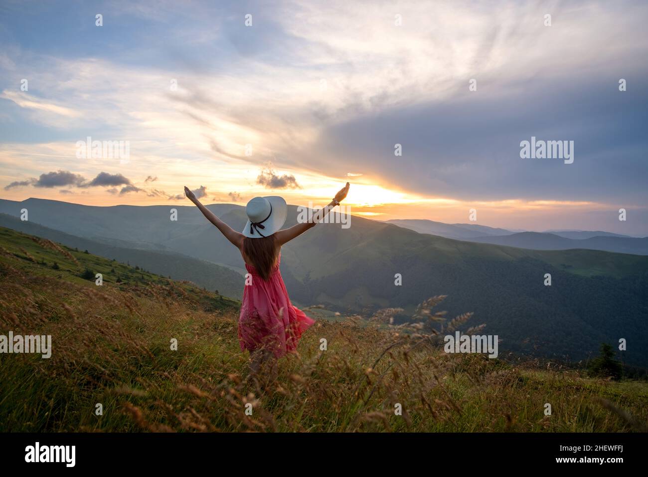 Windy female rear view field hi-res stock photography and images - Alamy
