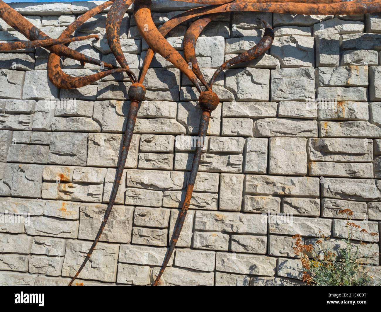 WA21093-00...WASHINGTON - Sculpture of kelp on a wall at the ferry dock at Orcas Village on Orcas Island. Stock Photo