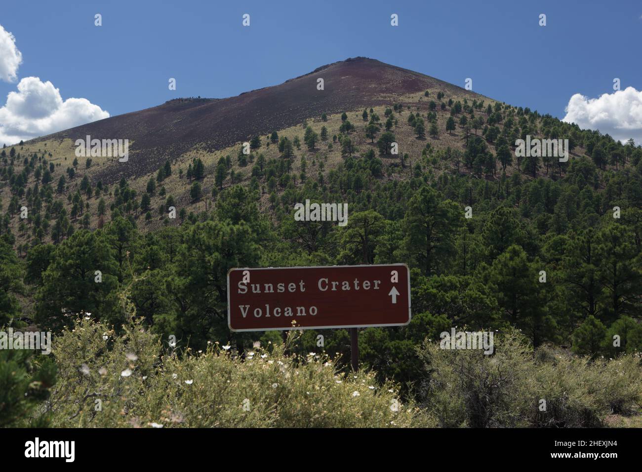 Sunset Crater Volcano overlook with a sign for visitors. Sunset Crater is a volcanic cinder cone in the San Francisco Volcanic Field. Stock Photo