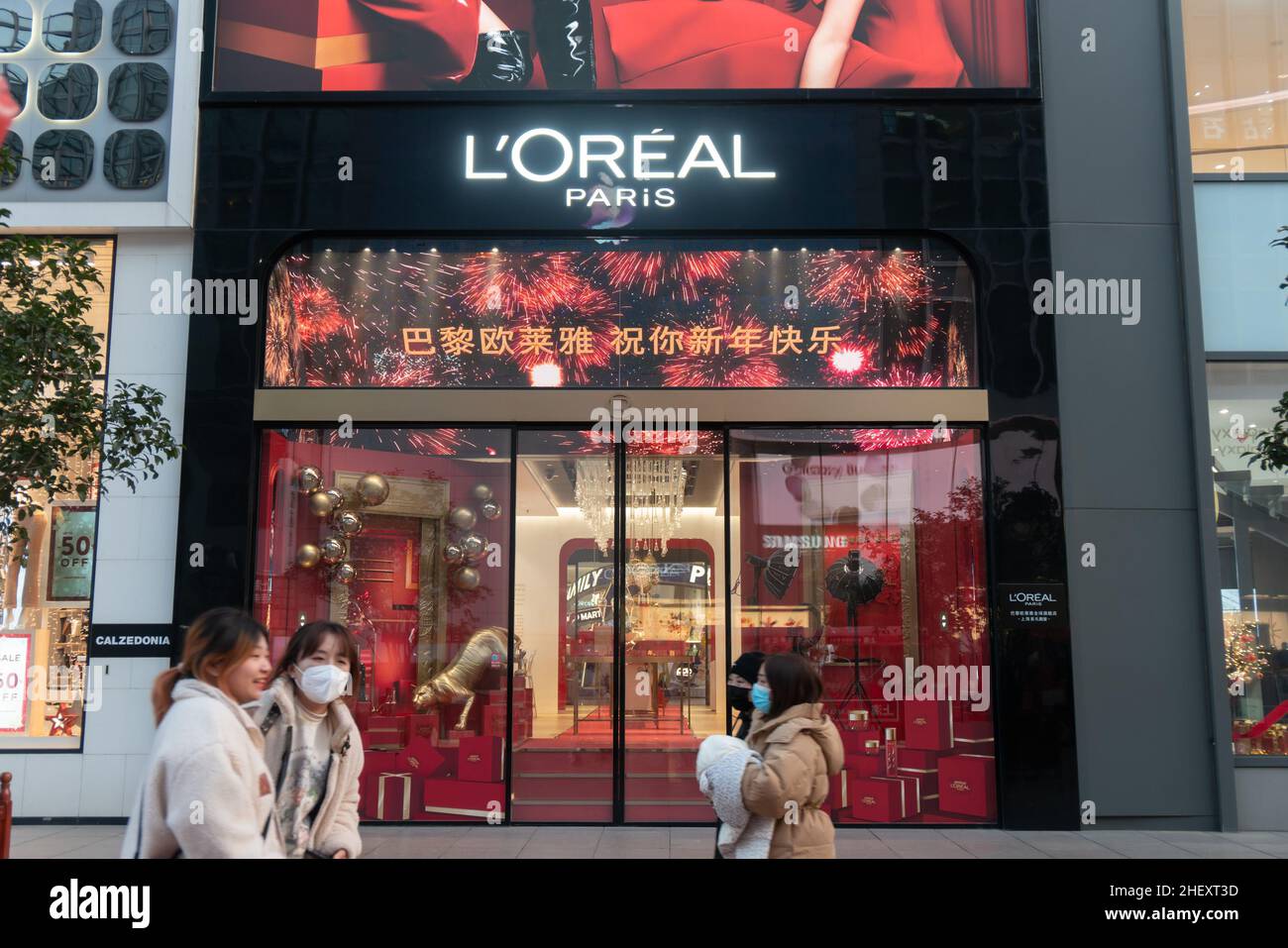 Loreal Commercial 2022 Christmas L´oréal High Resolution Stock Photography And Images - Alamy