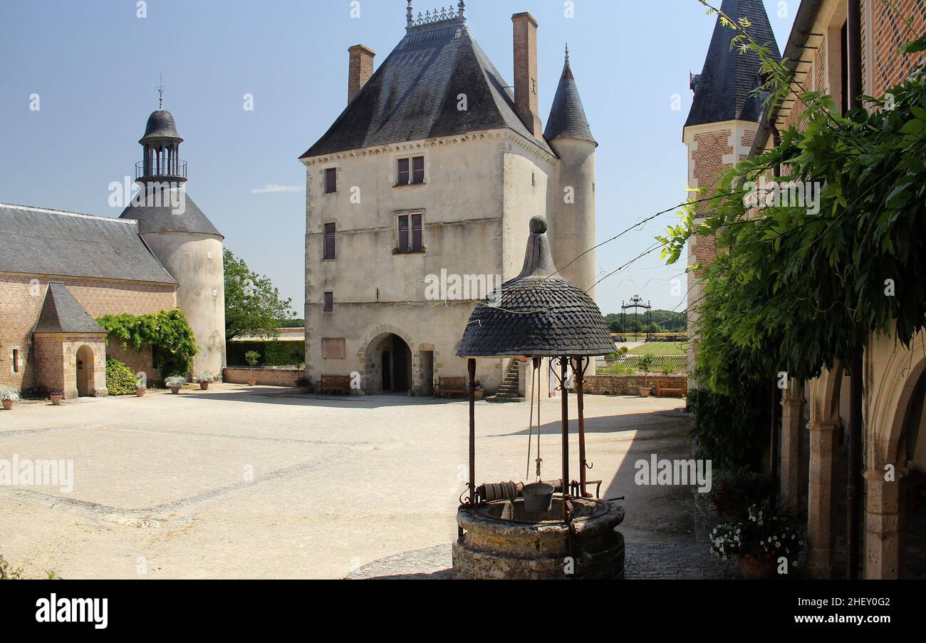 Chateau de Chamerolles, inner yard with the old water well, Chilleurs-aux-Bois, France Stock Photo