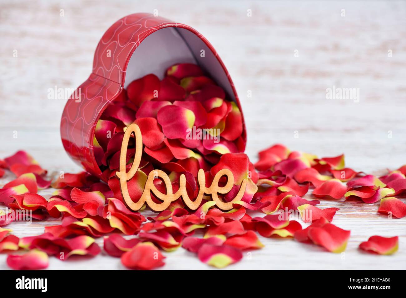 Word love red rose heart hi-res stock photography and images - Alamy
