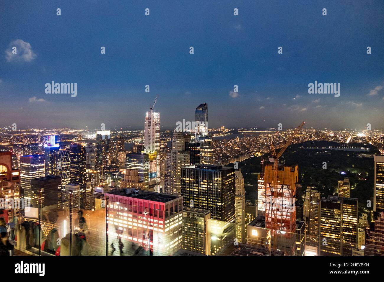 Manhattan night skyline hi-res stock photography and images - Alamy