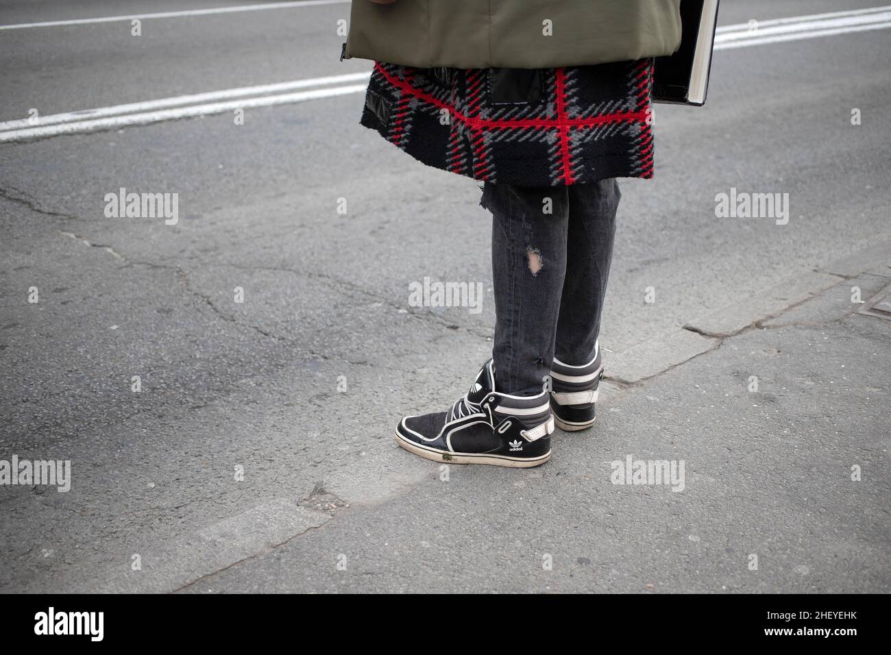 Man wearing a kilt waiting to cross the street Stock Photo