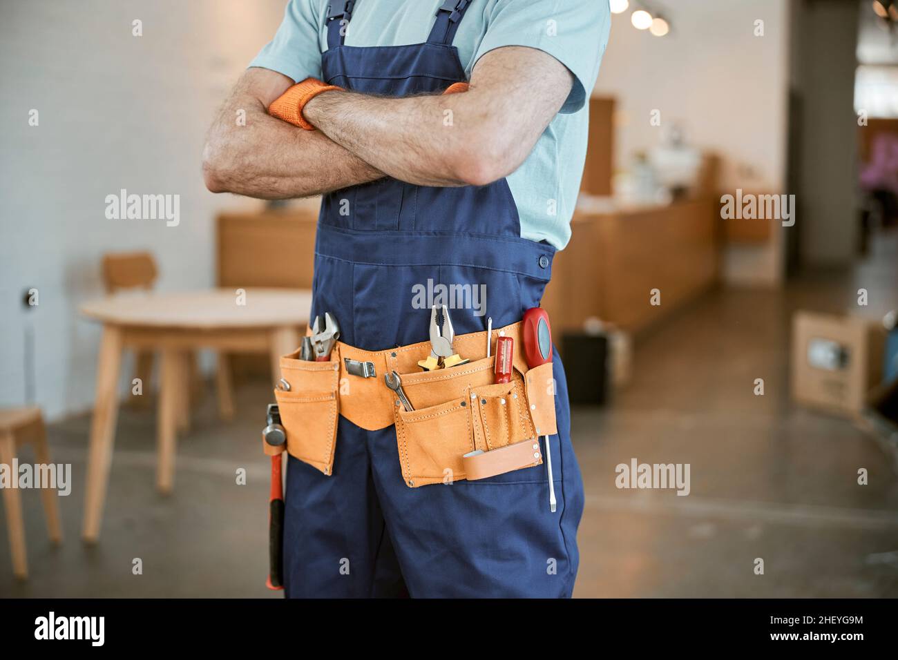 Man wearing tool belt hi-res stock photography and images - Alamy