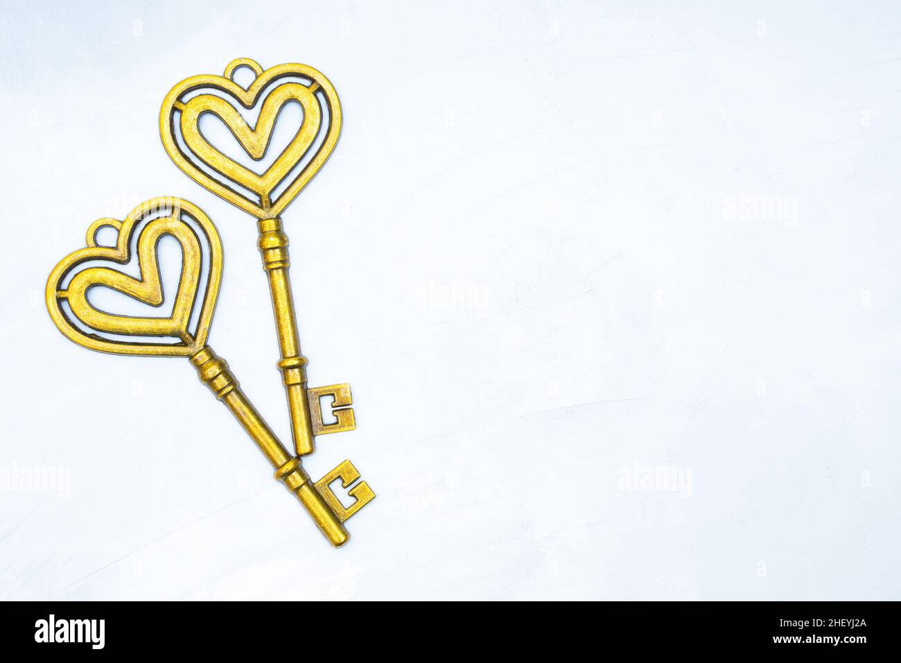 Gold vintage keys hi-res stock photography and images - Alamy