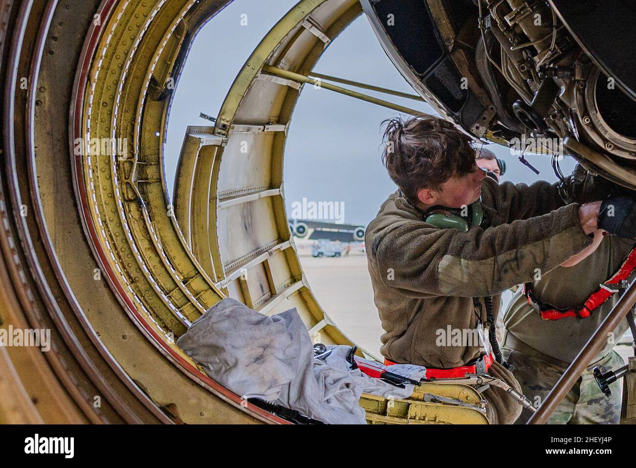 Barksdale Air Force Base, Louisiana, USA. 14th Dec, 2021. Airman 1st Class Brandon Sepulveda, 2nd Maintenance Group aerospace propulsion technician, performs maintenance on a B-52H Stratofortress at Barksdale Air Force Base, Louisiana, Dec. 14, 2021. Aerospace propulsion specialists are critical in keeping Barksdale's B-52s mission ready. (photo by William Pugh) Credit: U.S. Air Force/ZUMA Press Wire Service/ZUMAPRESS.com/Alamy Live News Stock Photo