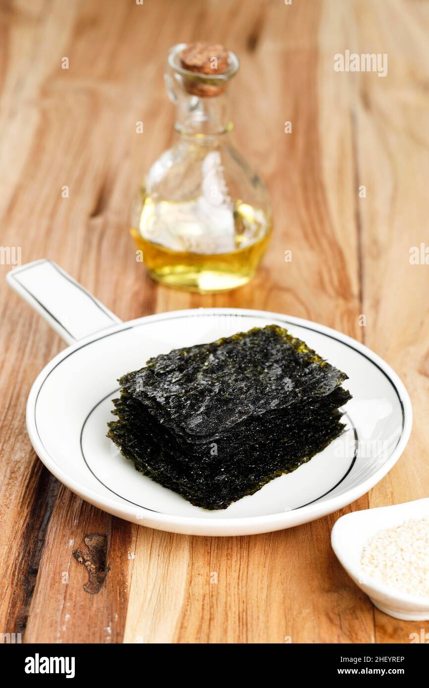 Delicious Dried Toasted Nori Laver Seasoned Seaweed and Sesame Snacks