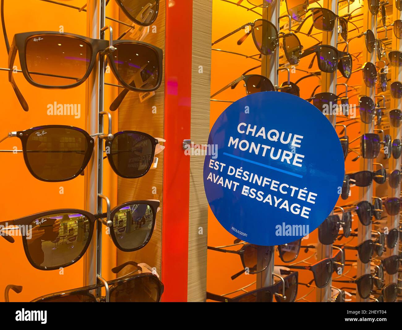 Opticians france hi-res stock photography and images - Page 2 - Alamy