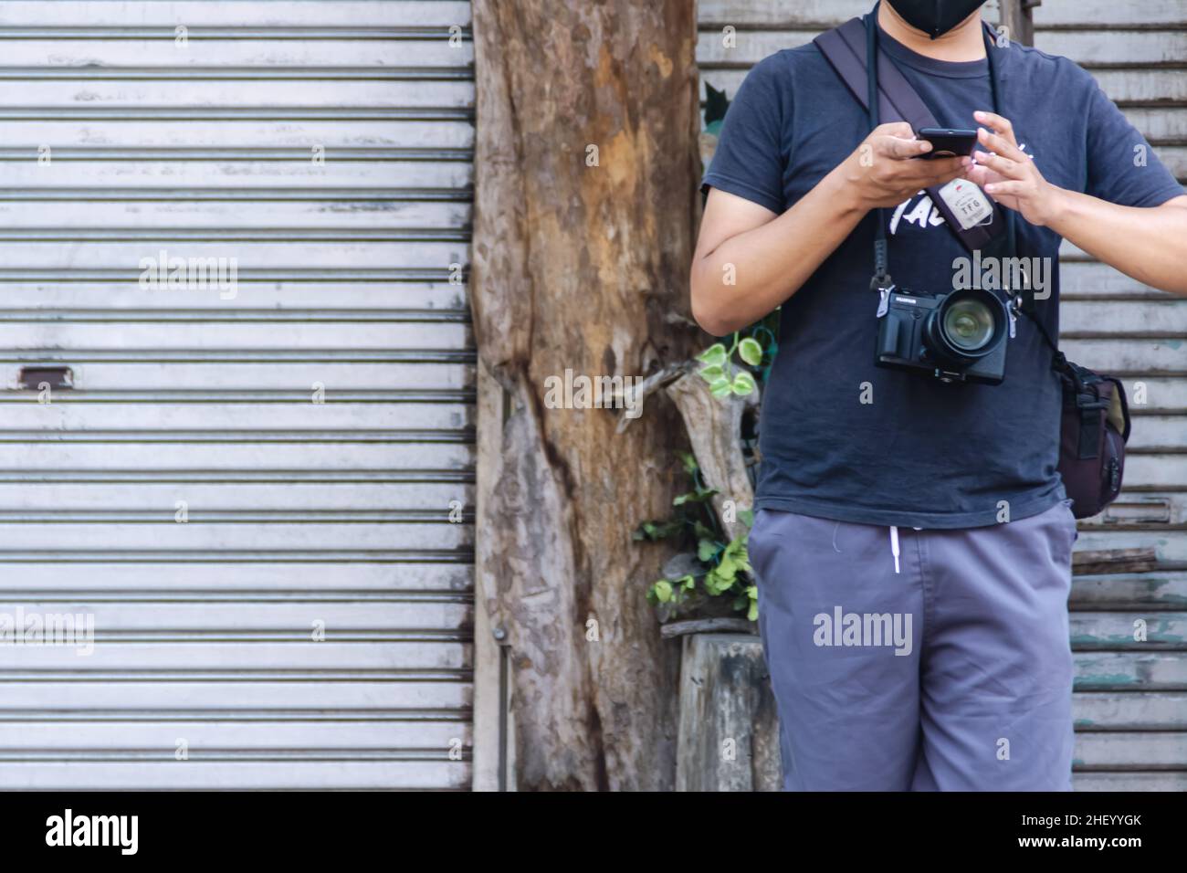 People standing sidewalk hi-res stock photography and images - Alamy