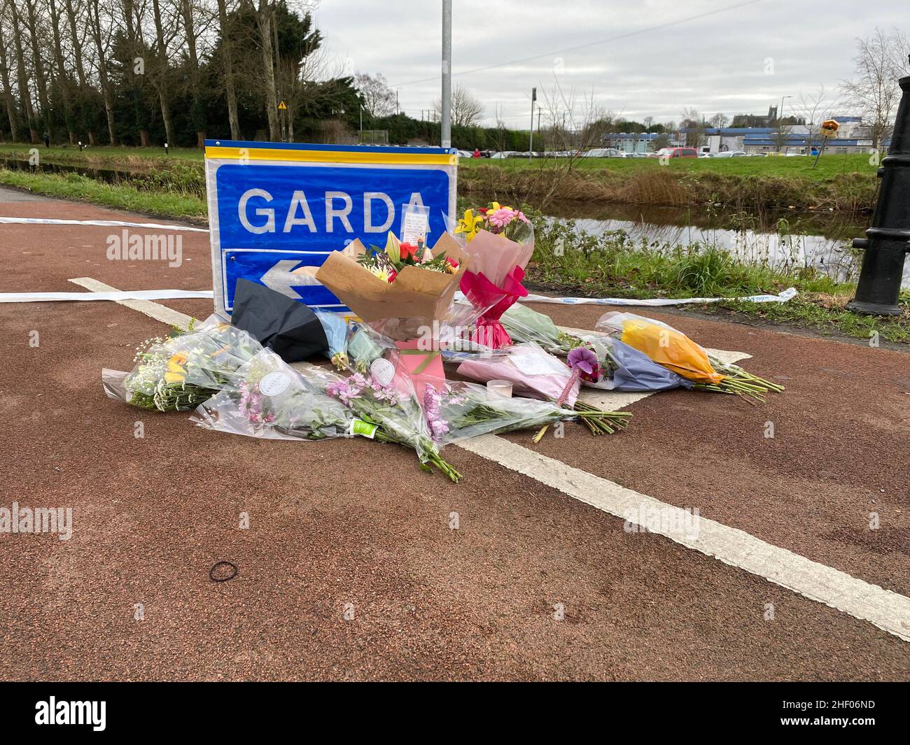 Flowers and messages left at a Garda checkpoint in Tullamore after a young woman, who has been named locally as Ashling Murphy, was killed on Wednesday evening. She died after being attacked while she was jogging along the canal bank at Cappincur at around 4pm on Wednesday. Issue date: Thursday January 13, 2022. Stock Photo
