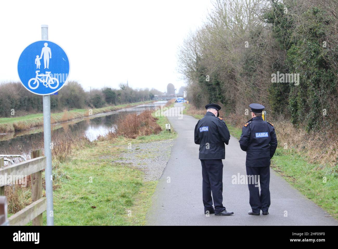Gardai officers at Garda canal in Tullamore after a young woman, who has been named locally as Ashling Murphy, was killed in Co Offaly. She died after being attacked while she was jogging along the canal bank at Cappincur at around 4pm on Wednesday. Issue date: Thursday January 13, 2022. Stock Photo