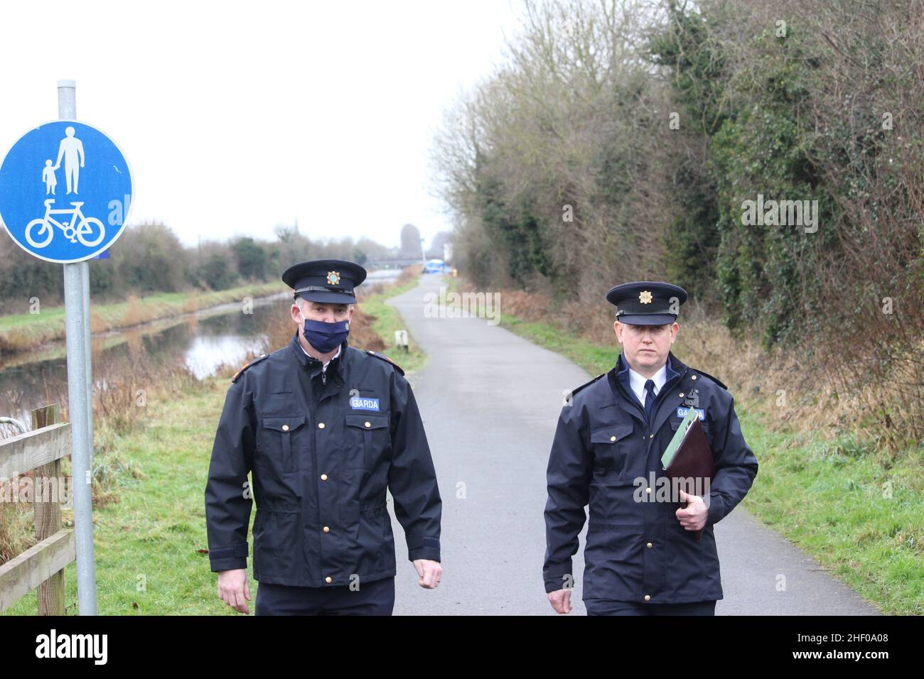 Gardai officers at Garda canal in Tullamore after a young woman, who has been named locally as Ashling Murphy, was killed in Co Offaly. She died after being attacked while she was jogging along the canal bank at Cappincur at around 4pm on Wednesday. Issue date: Thursday January 13, 2022. Stock Photo