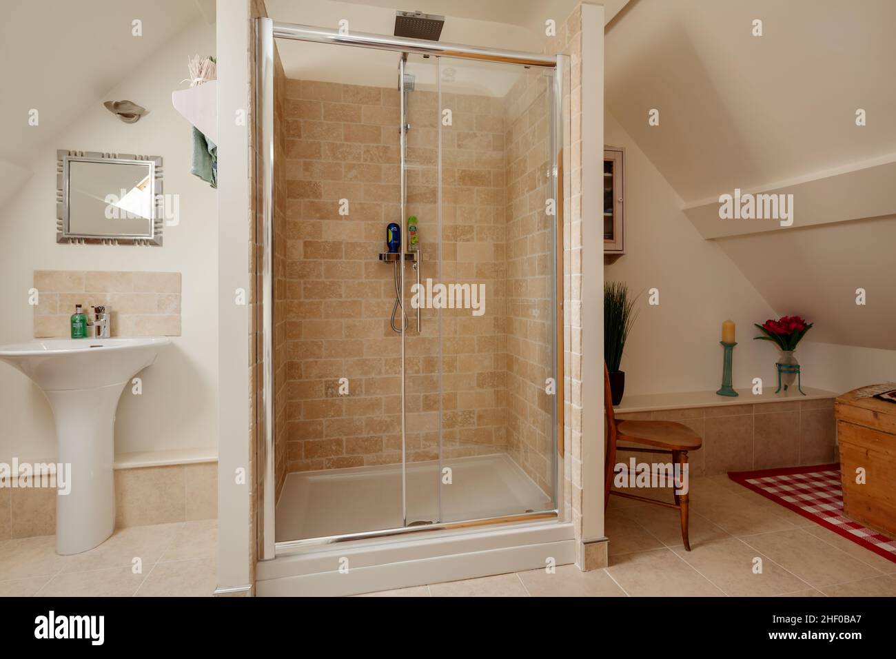 Abbotsley, Cambridgeshire - 24 July 2018: Luxury modern en suite shower ...