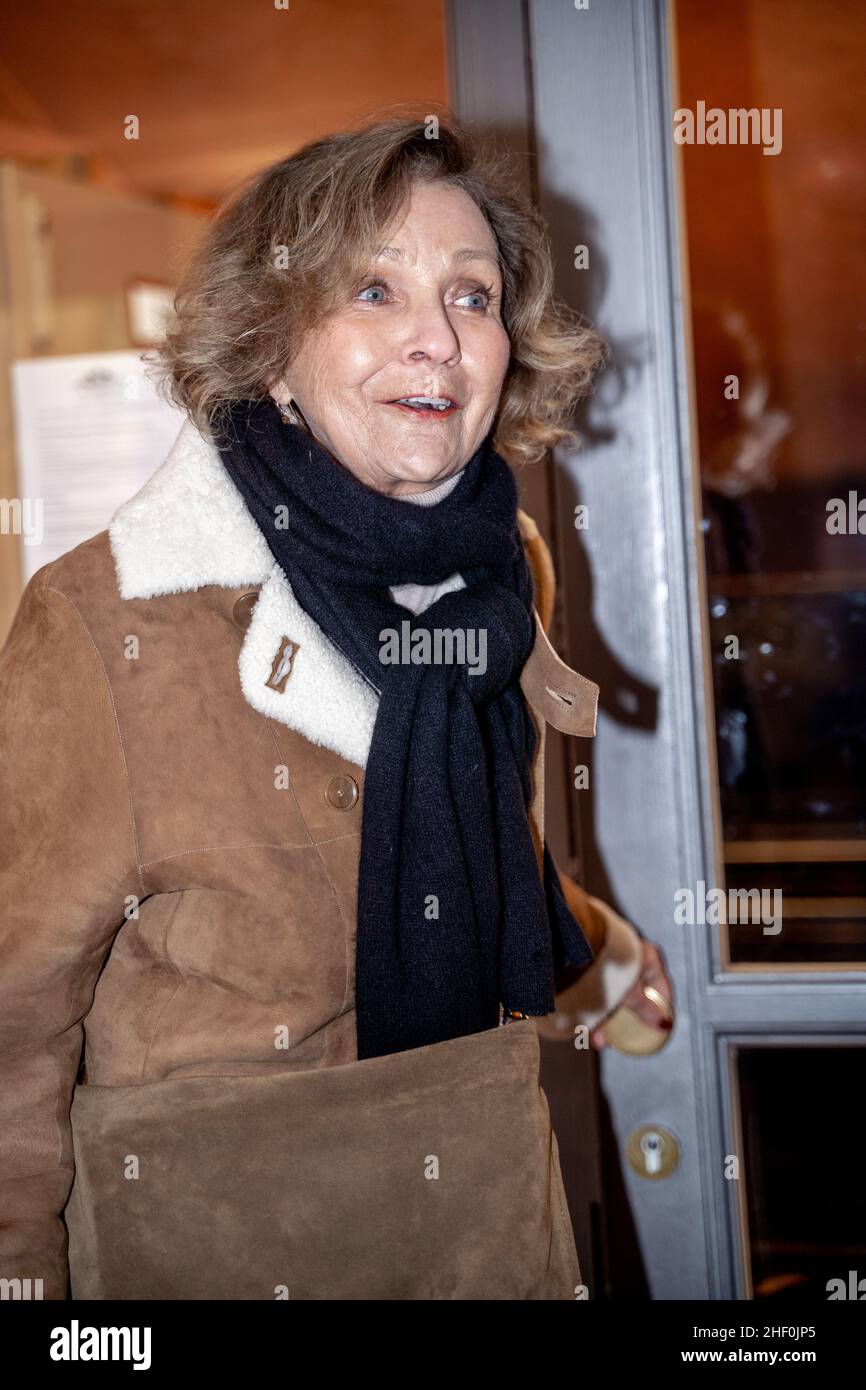 Munich, Germany. 12th Jan, 2022. Gila von Weitershausen at the premiere of Der Sittich ( La Parruche ) on January 12, 2022 in the Comedy in the Bayerischer Hof in Munich, Germany. (Photo by Alexander Pohl/Sipa USA) Credit: Sipa USA/Alamy Live News Stock Photo