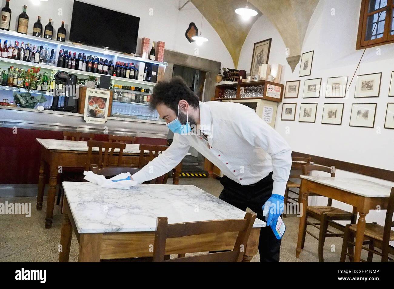 Italy, Tuscany region, Arezzo, 18 may, 2020 : Reopening in Italy after coronavirus emergency. Restaurants, bars, shop, barbershops, beauty salons, mus Stock Photo