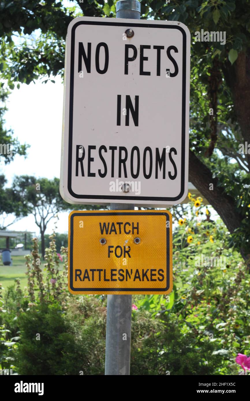 Warning sign by a rest stop in Texas, USA Stock Photo