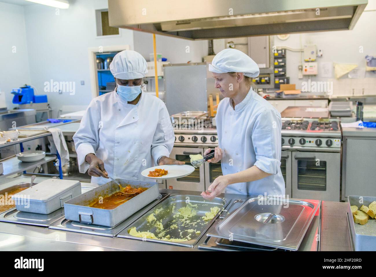 School Dinner Ladies Stock Photo Alamy school-dinner-ladies-stock-photo-alamy