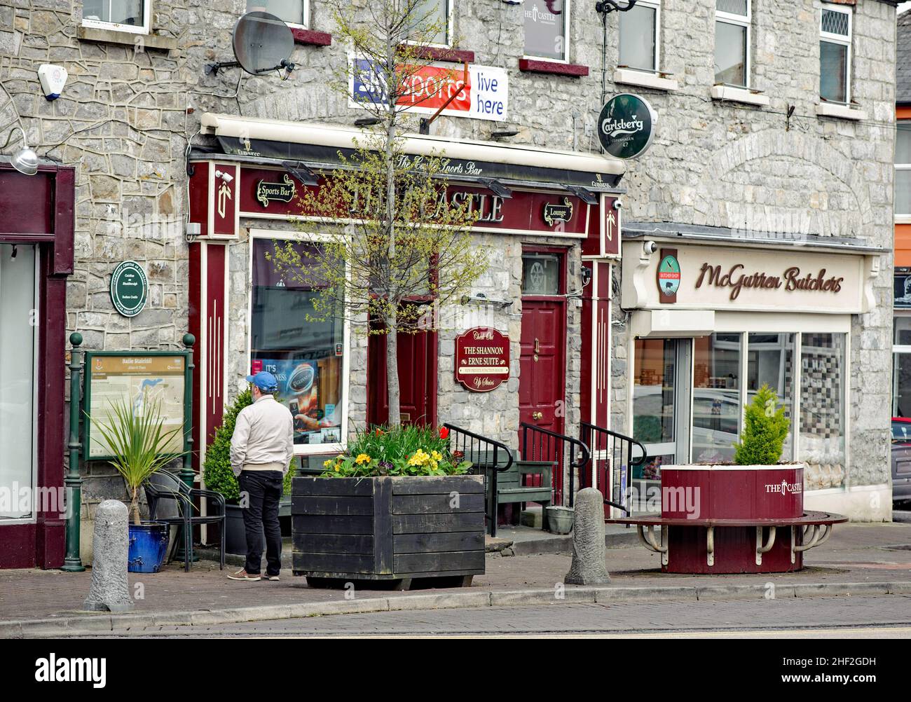 Belturbet, Ireland 6 April, 2019. The Castle Bar,, Belturbet town , Co Cavan, Ireland Stock Photo