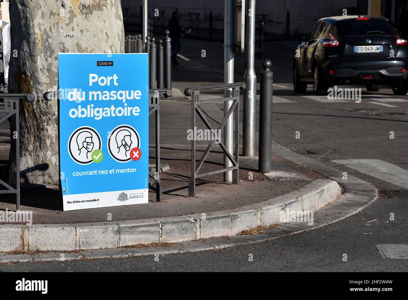 Marseille, France. 13th Jan, 2022. Information placards on the wearing of the compulsory mask outdoors are seen in Marseille.Following an upsurge in the coronavirus (COVID-19) epidemic due to the Omicron variant, wearing a mask is once again compulsory outdoors in France. (Credit Image: © Gerard Bottino/SOPA Images via ZUMA Press Wire) Stock Photo