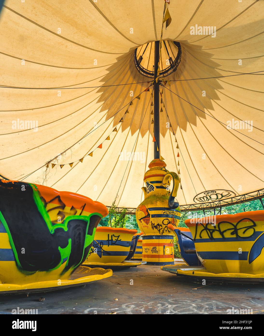 Abandoned theme park boat hi-res stock photography and images - Alamy