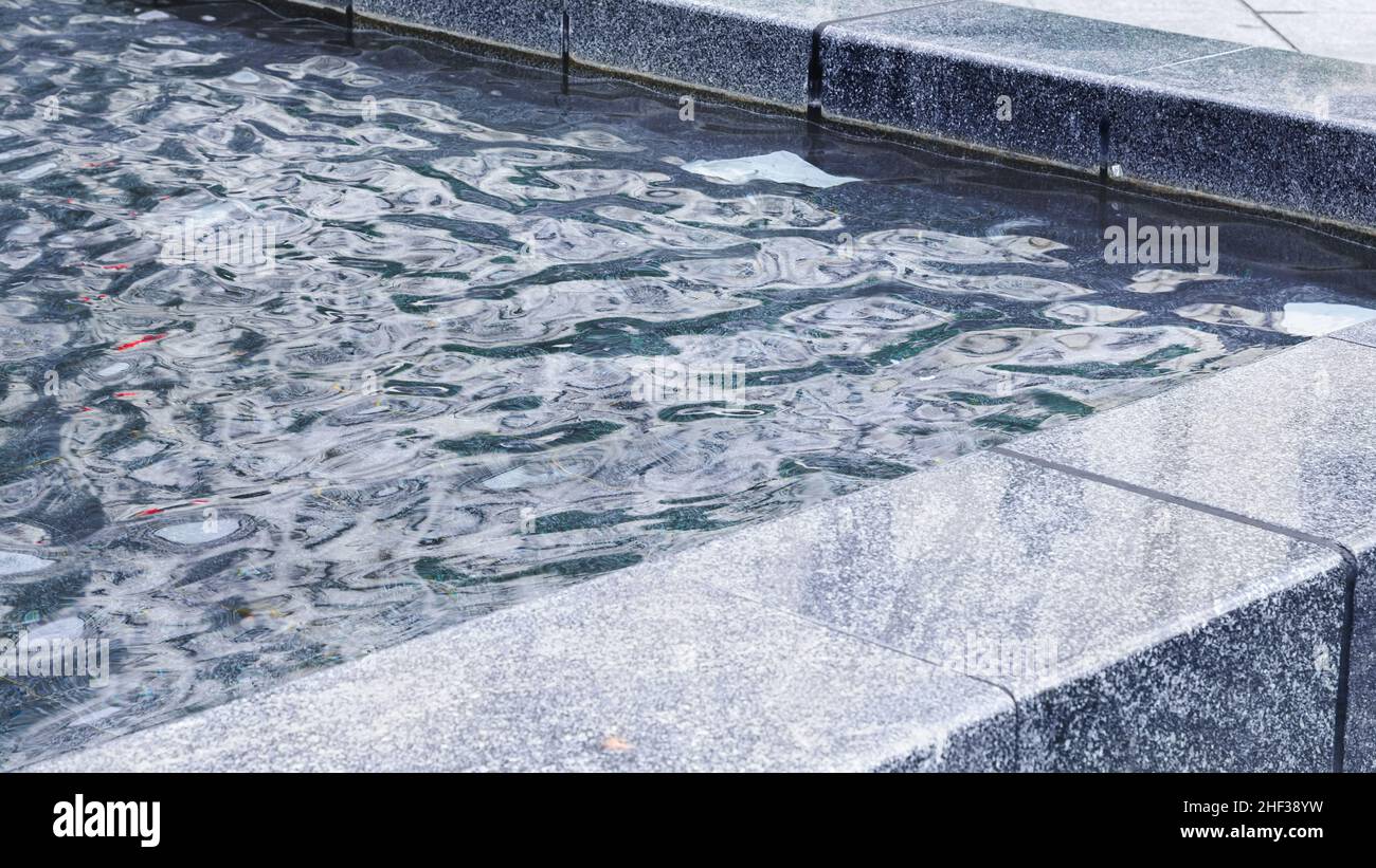 Textura de agua en una fuente en Córdoba, España Stock Photo