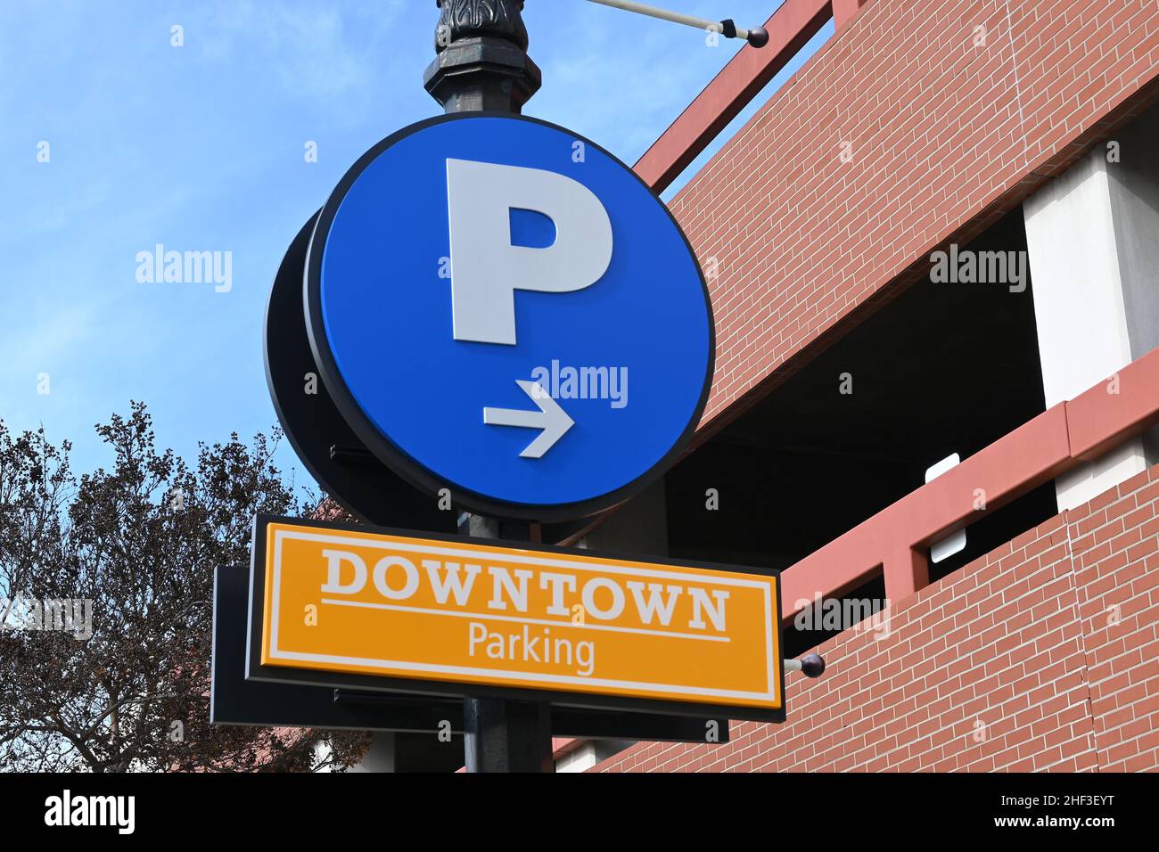 SANTA ANA, CALIFORNIA - 12 JAN 2022: Downtown Parking structure signs near the Civic Center. Stock Photo