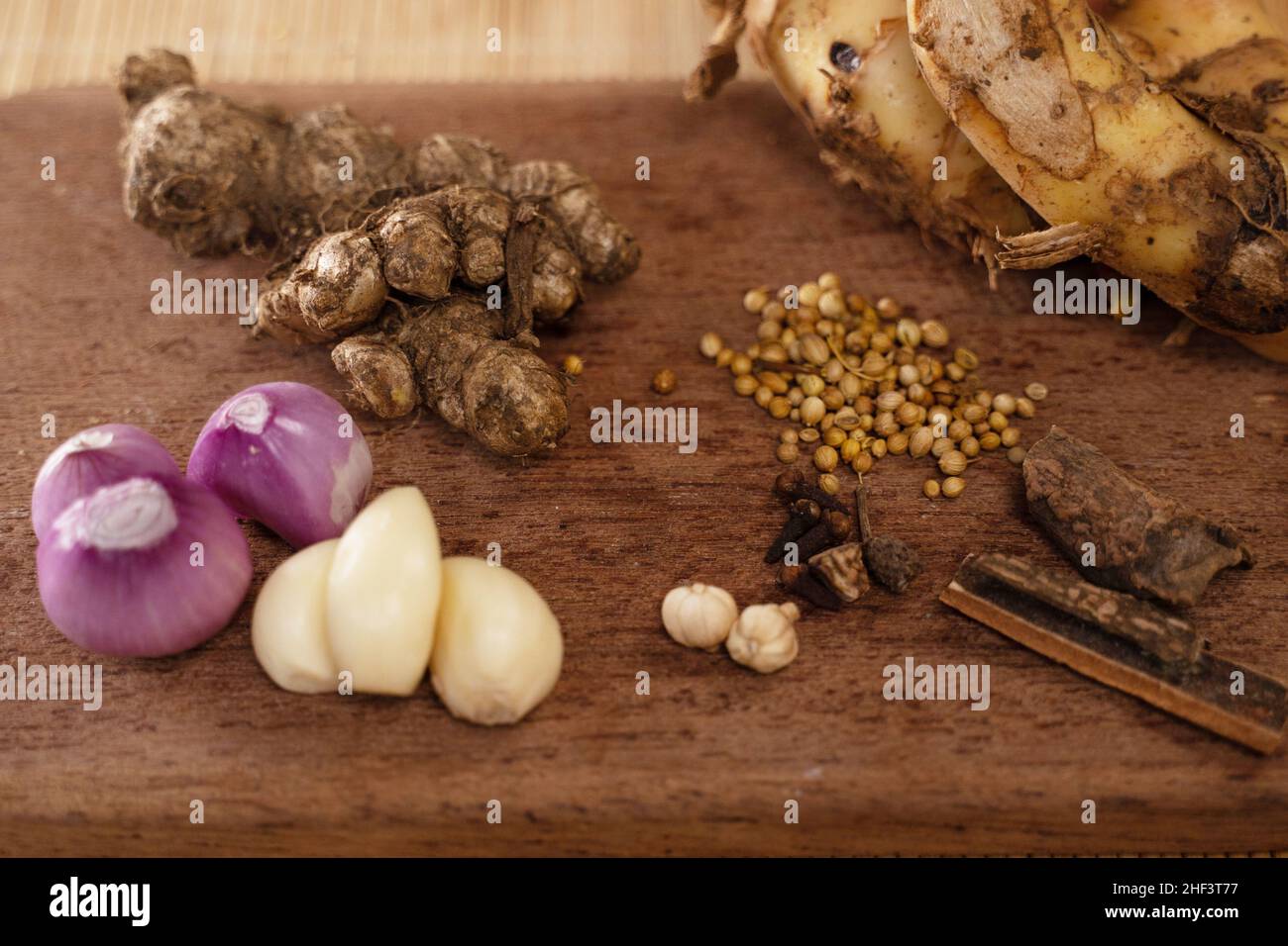 Coriander, ginger, onion, garlic, cinnamon and other spices Stock Photo Alamy