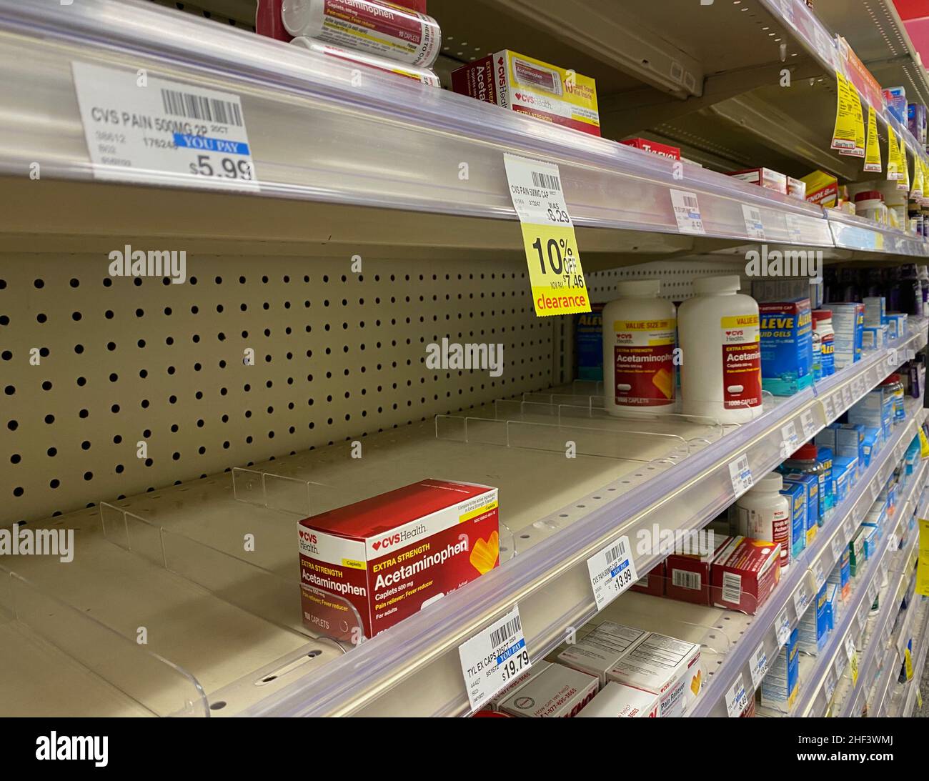 Cvs shelves hi-res stock photography and images - Alamy