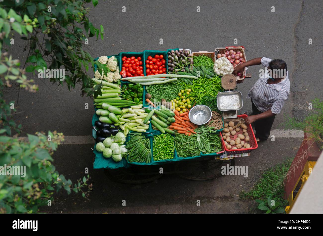 Top view of a vegetable seller on the streets of Pune, Maharashtra, India Stock Photo