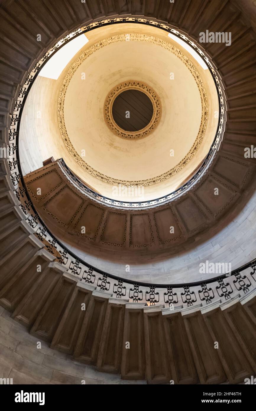 england-london-st-paul-s-cathedral-the-spiral-staircase-stock-photo