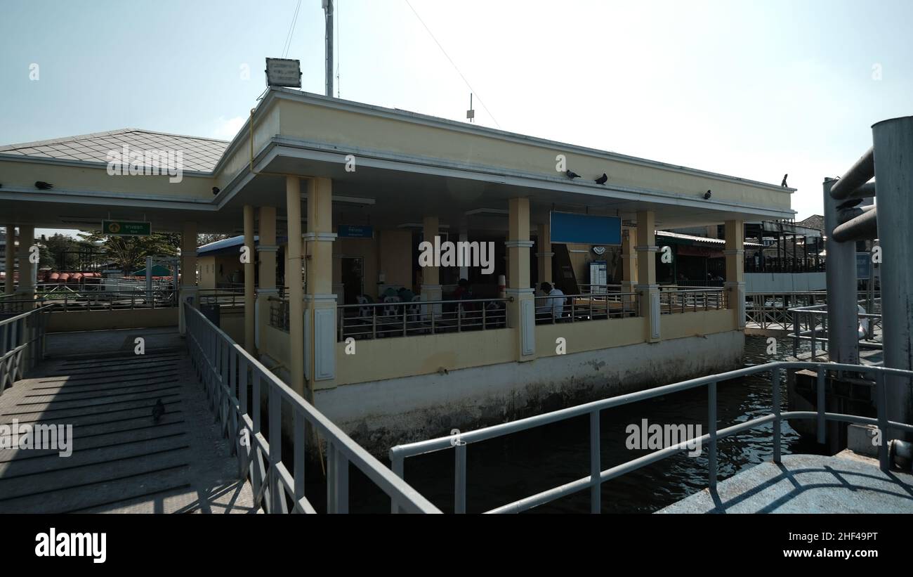 Thewet Pier area Chao Phraya River Bangkok Thailand Stock Photo - Alamy