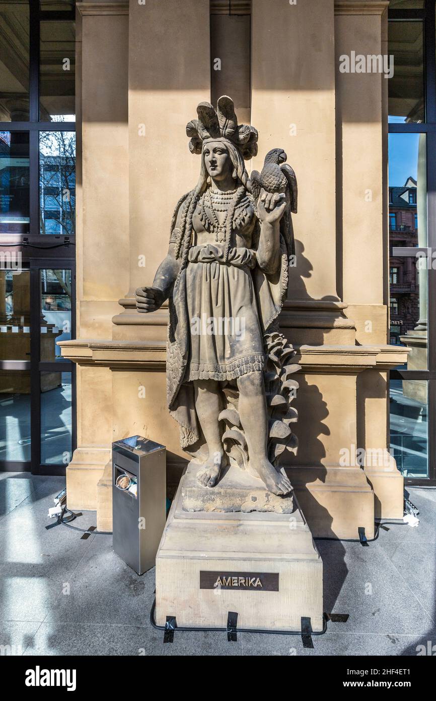 American allegory statue hi-res stock photography and images - Alamy