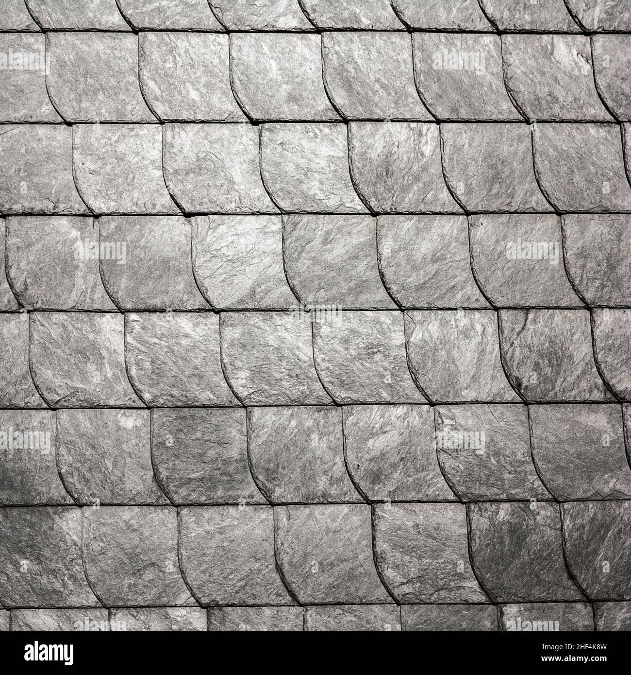 row of grey roof slate in harmonic pattern Stock Photo - Alamy