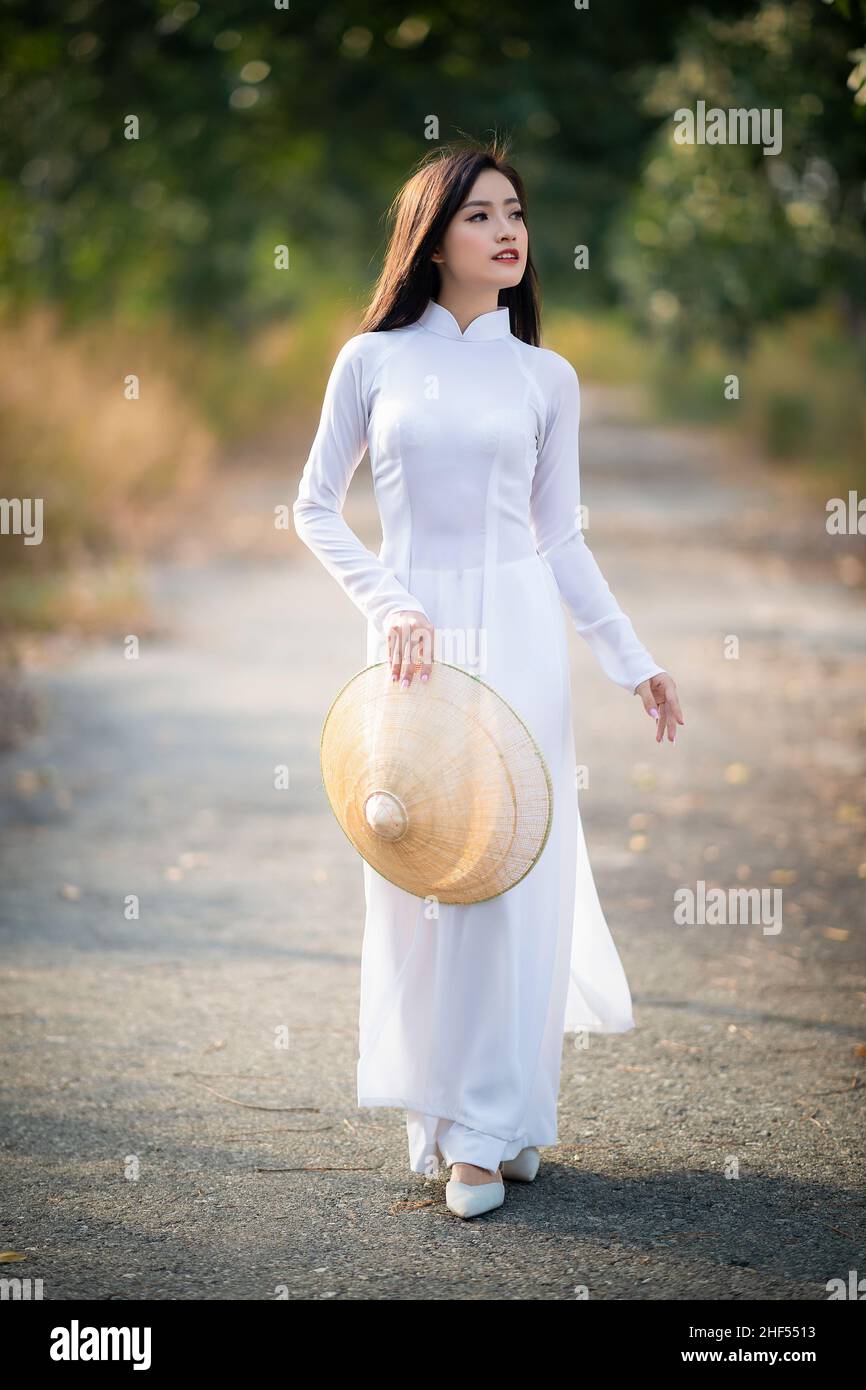 Ho Chi Minh City, Vietnam: Portrait women in white ao dai Vietnam, The Ao  dai ( long-dress Vietnamese) is traditional costume of Vietnamese woman  Stock Photo - Alamy