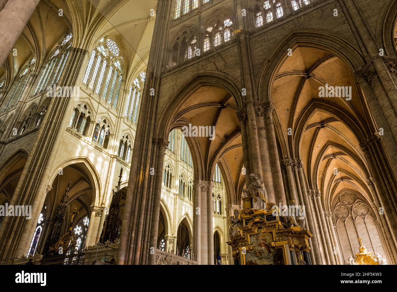 Nave transepts hi-res stock photography and images - Alamy