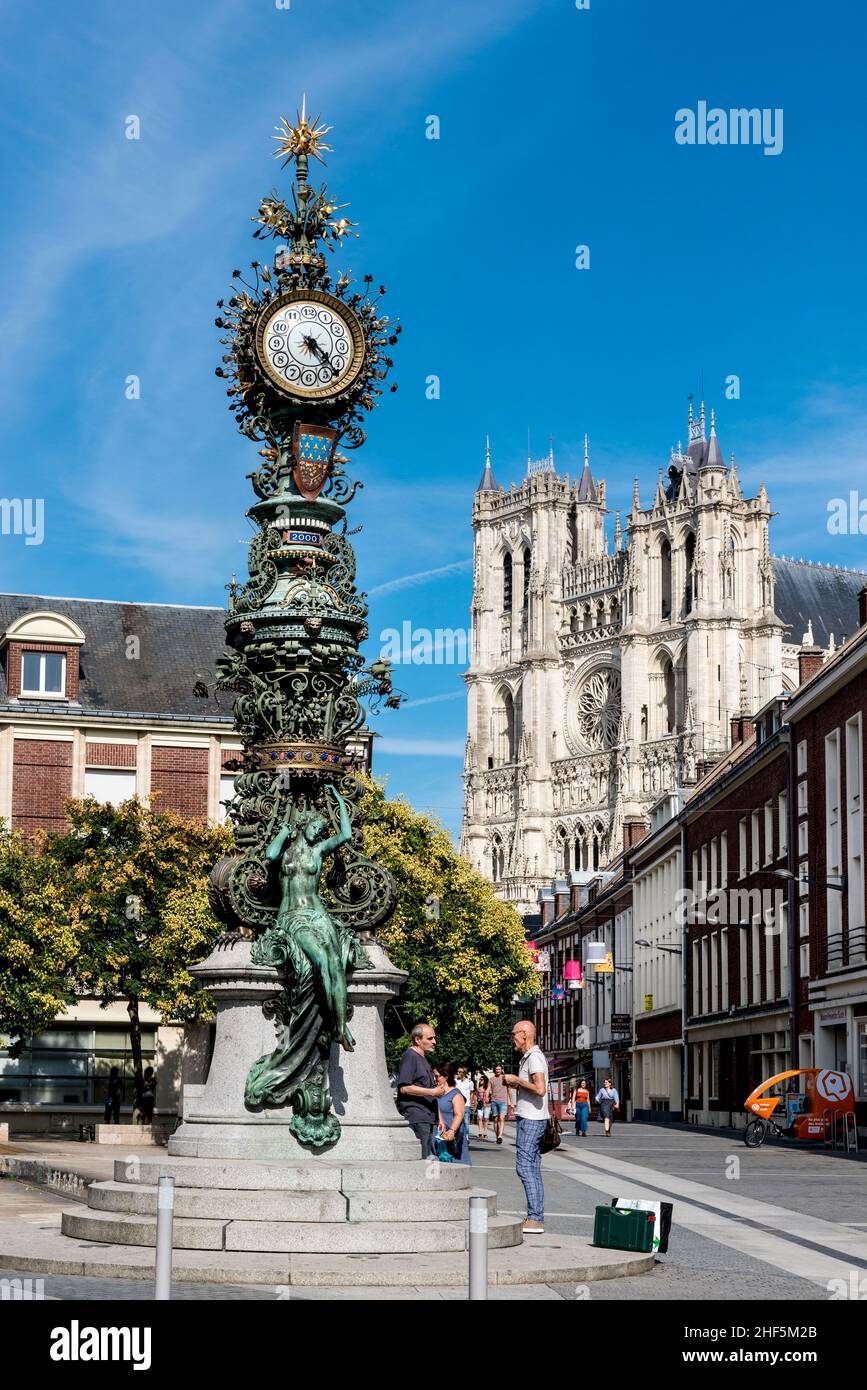 FRANCE. SOMME (80). AMIENS. THE DEWAILLY CLOCK, CALLED 'MARIE-SANS-CHEMISE' (EMILE RICQUIER, ARCHITECT, AND ALBERT ROZE, SCULPTOR). IN BACKGROUND: THE Stock Photo