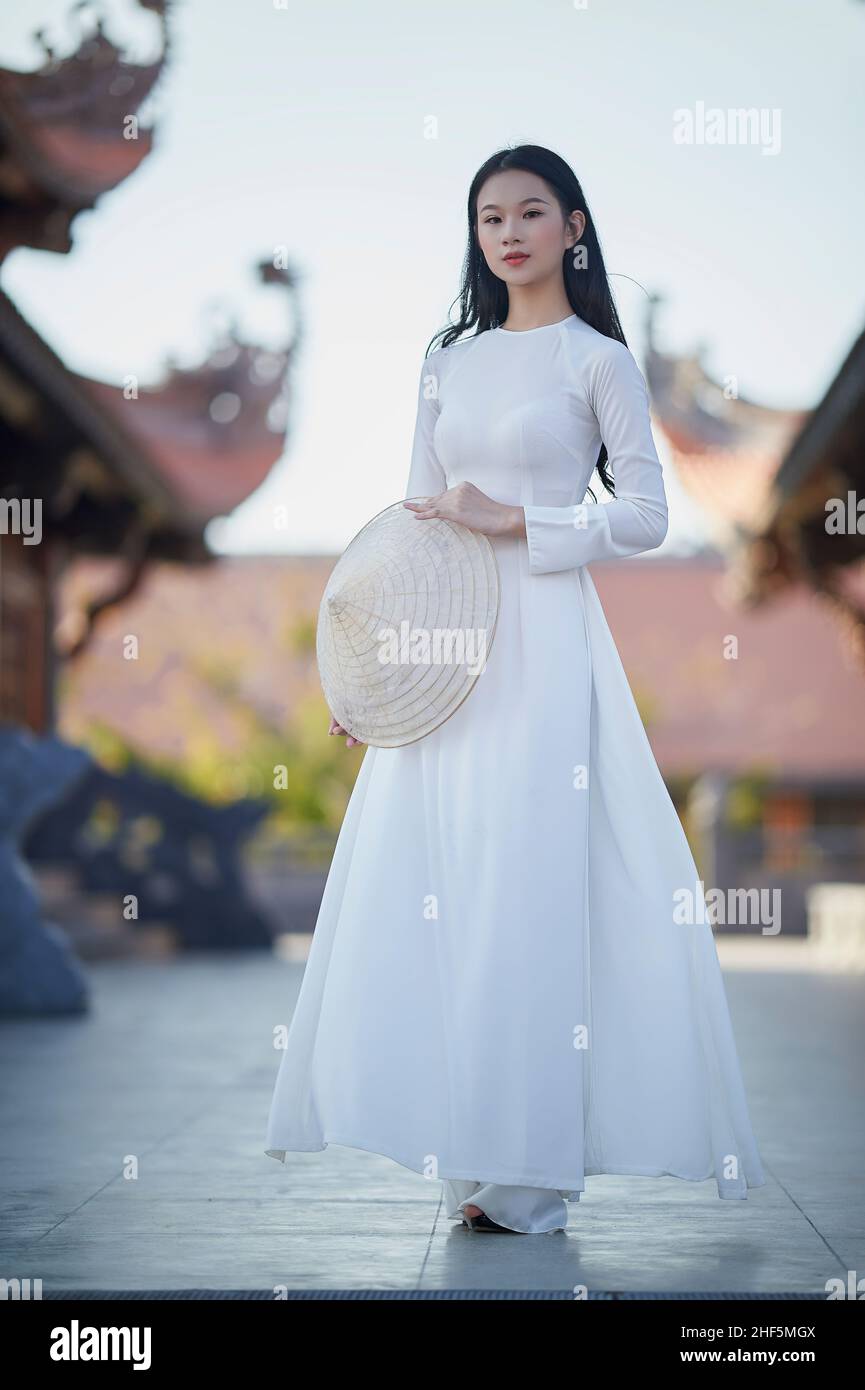 Ao dai vietnam hi-res stock photography and images - Alamy