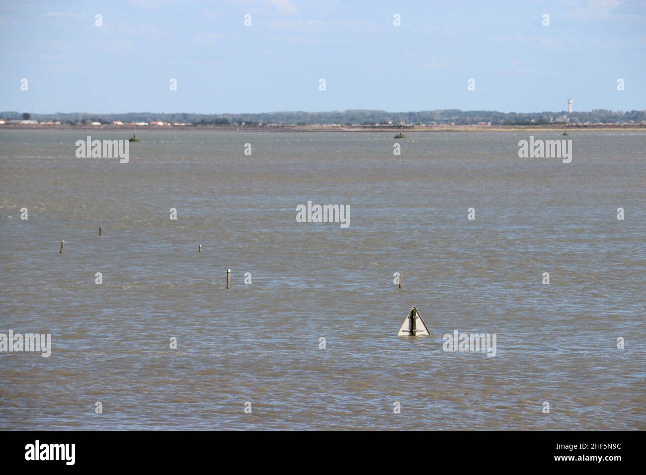 passage du gois and atlantic ocean at noirmoutier island (france) Stock Photo